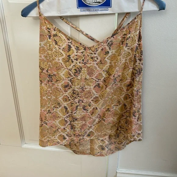 Pink sleeveless racerback blouse - Picture 1 of 3